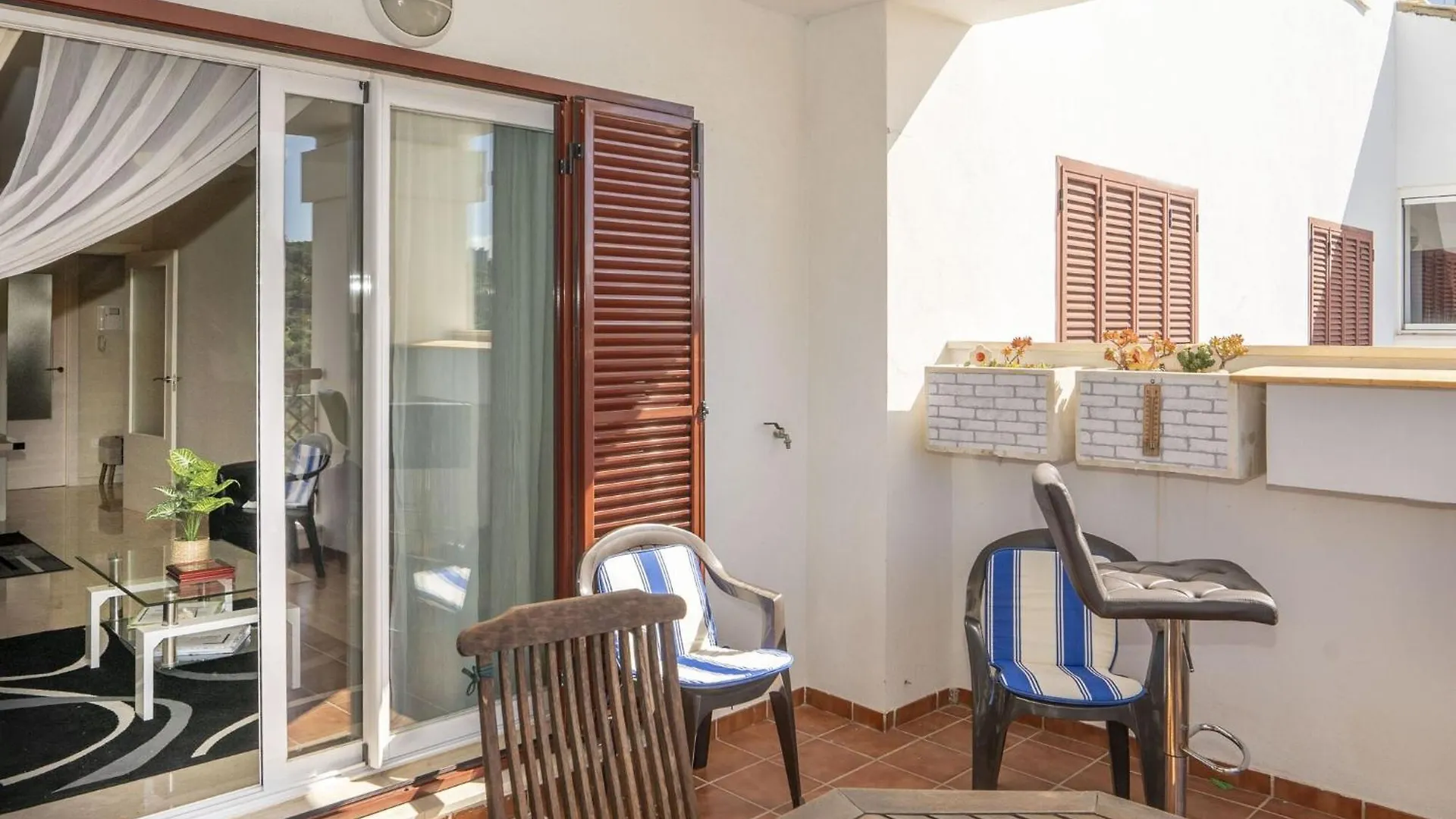Vakantiehuis Golf Deluxe - Apartment In La Alcaidesa Free Wifi Spanje