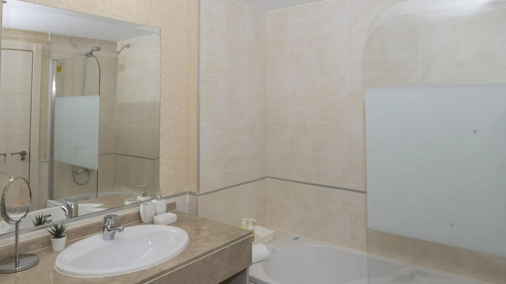 Golf Deluxe - Apartment In La Alcaidesa Free Wifi