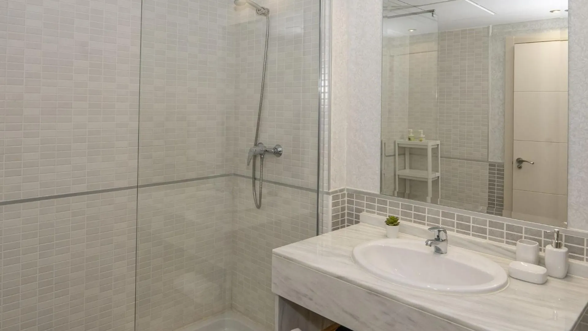 Golf Deluxe - Apartment In La Alcaidesa Free Wifi