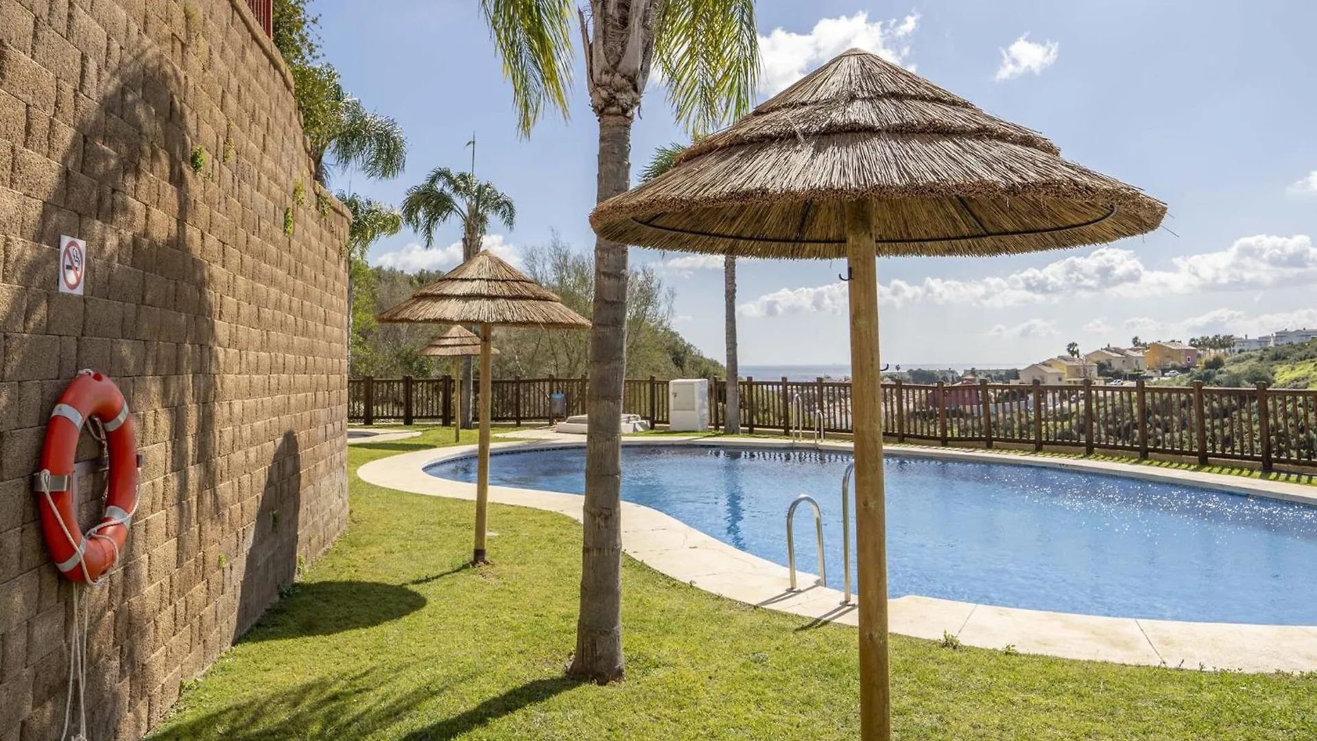 Vakantiehuis Golf Deluxe - Apartment In La Alcaidesa Free Wifi Spanje