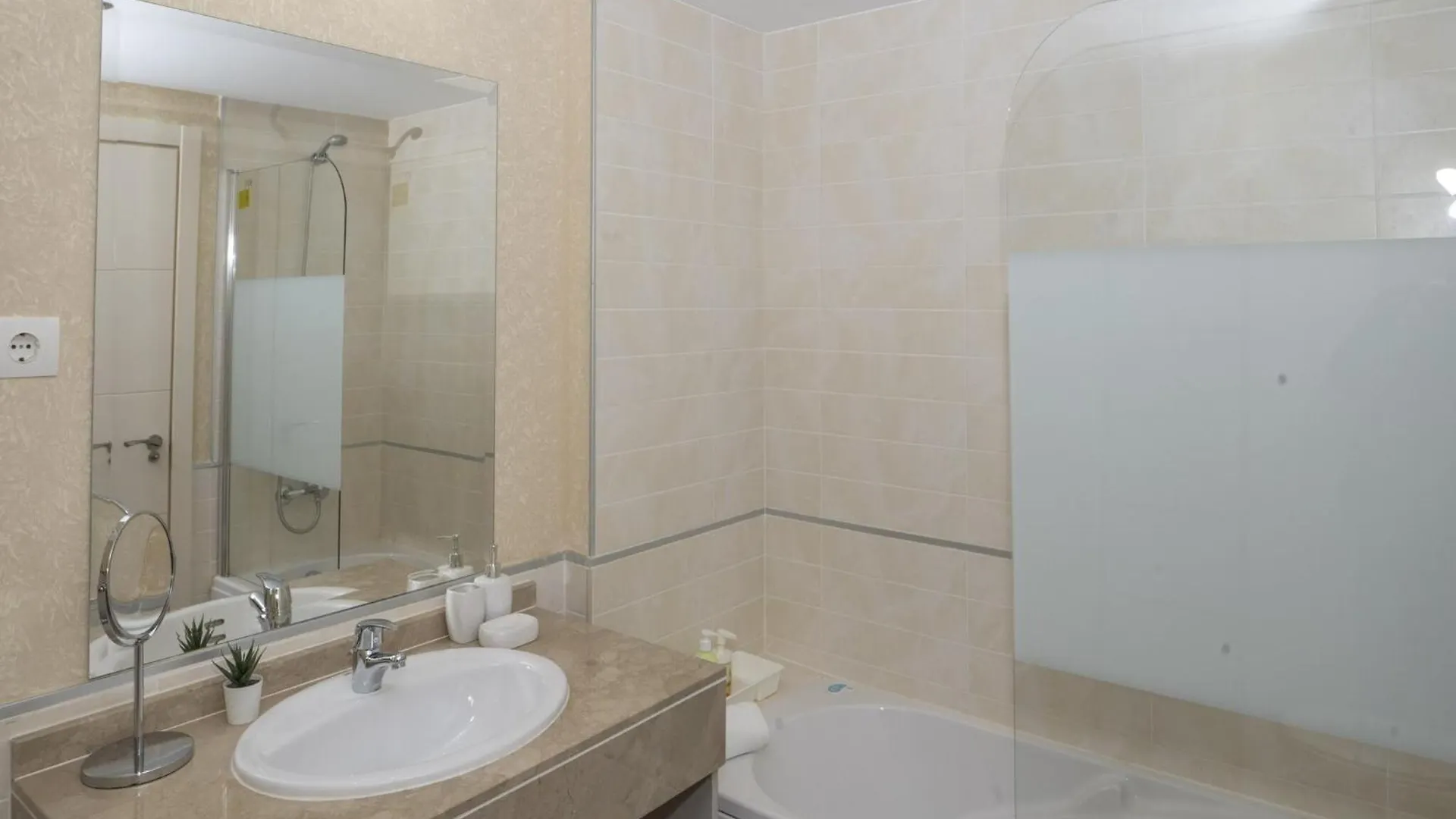 Golf Deluxe - Apartment In La Alcaidesa Free Wifi Vakantiehuis